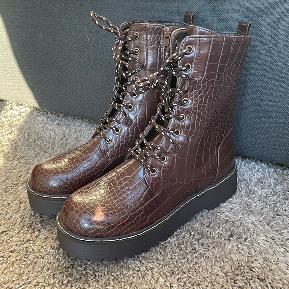 New combat boots - Picture 2 of 3